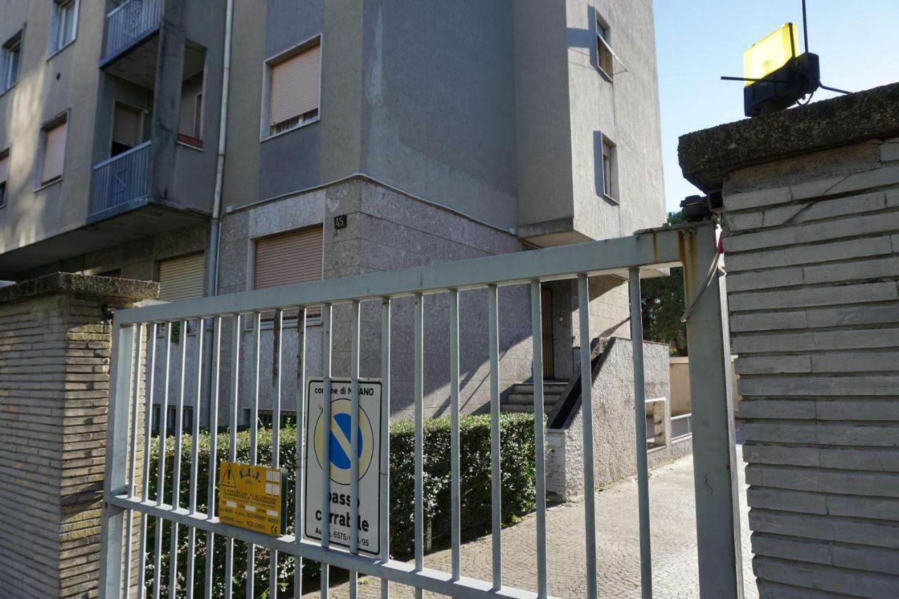 Casa tra S.Siro e Fiera Milão Exterior foto